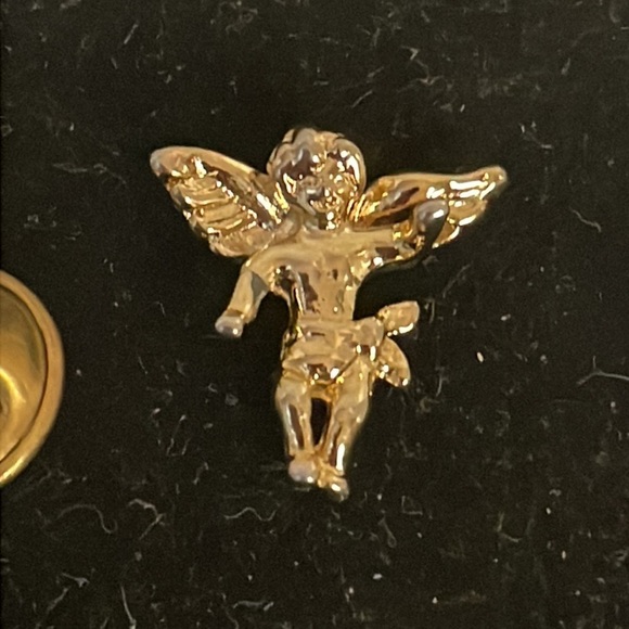 Vintage 1/2” gold plated Angel cherub hat lapel pin tie tack - Picture 2 of 9